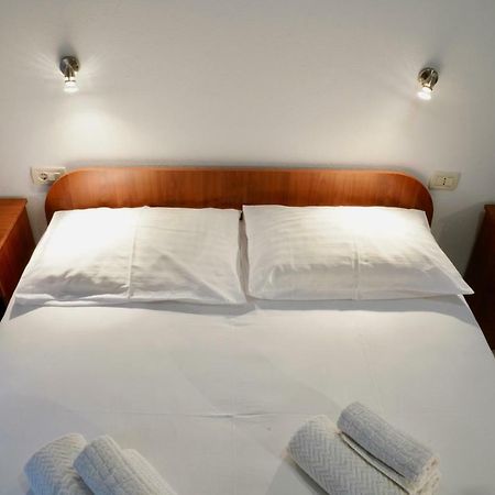 Sesar Apartments Krk - No. 1 Iva Krk Town Kültér fotó