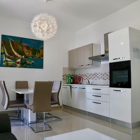 Sesar Apartments Krk - No. 1 Iva Krk Town Kültér fotó