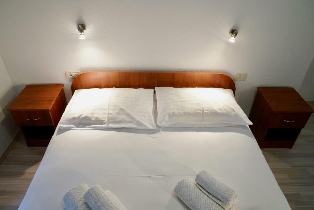 Sesar Apartments Krk - No. 1 Iva Krk Town Kültér fotó