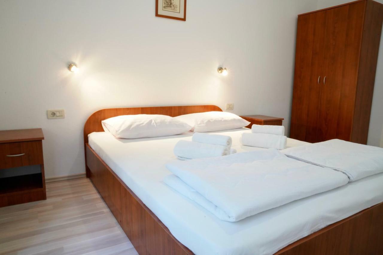 Sesar Apartments Krk - No. 1 Iva Krk Town Kültér fotó