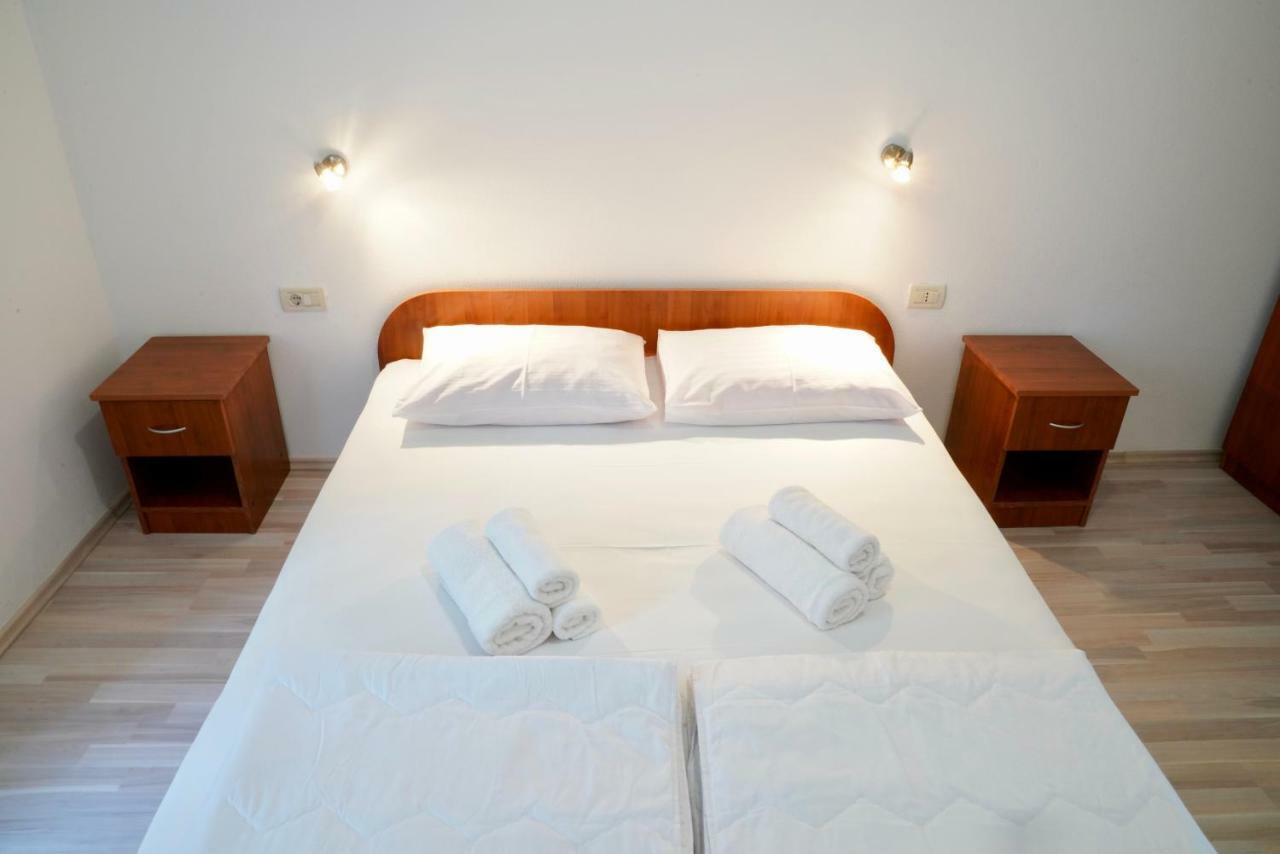 Sesar Apartments Krk - No. 1 Iva Krk Town Kültér fotó